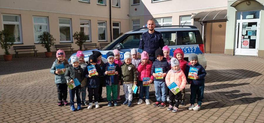 Odwiedziny policjanta u bodzentyńskich ,,Misi”