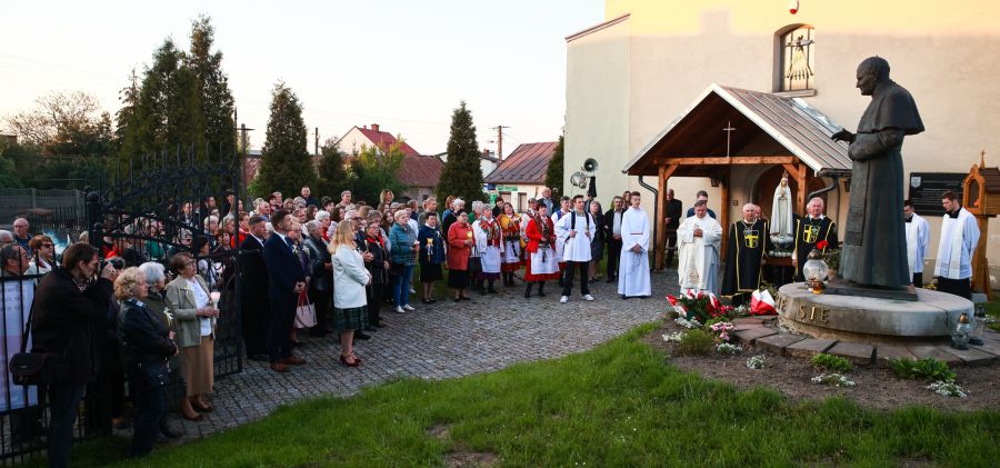 Obchody 20. rocznicy nadania honorowego obywatelstwa Bodzentyna Św. Janowi Pawłowi II - zdjęcia i wideo