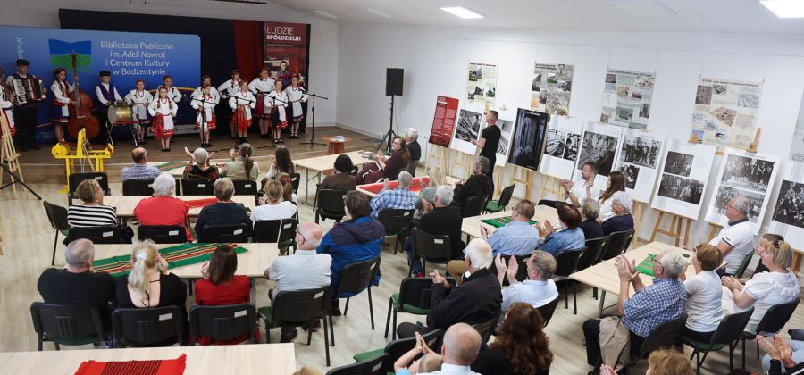 Wzruszający powrót do korzeni - otwarcie wystawy „Tkactwo Świętokrzyskie” w Bodzentynie